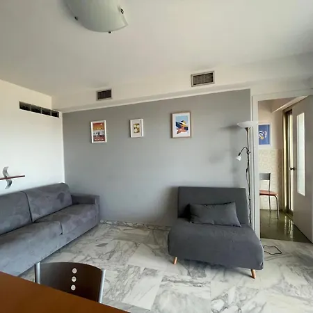 45sm - Climatise Face Avec Terrasse * Menton